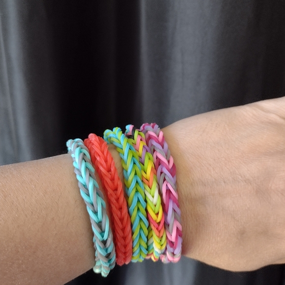 Fun Loom Bracelets - Picture 2 of 9